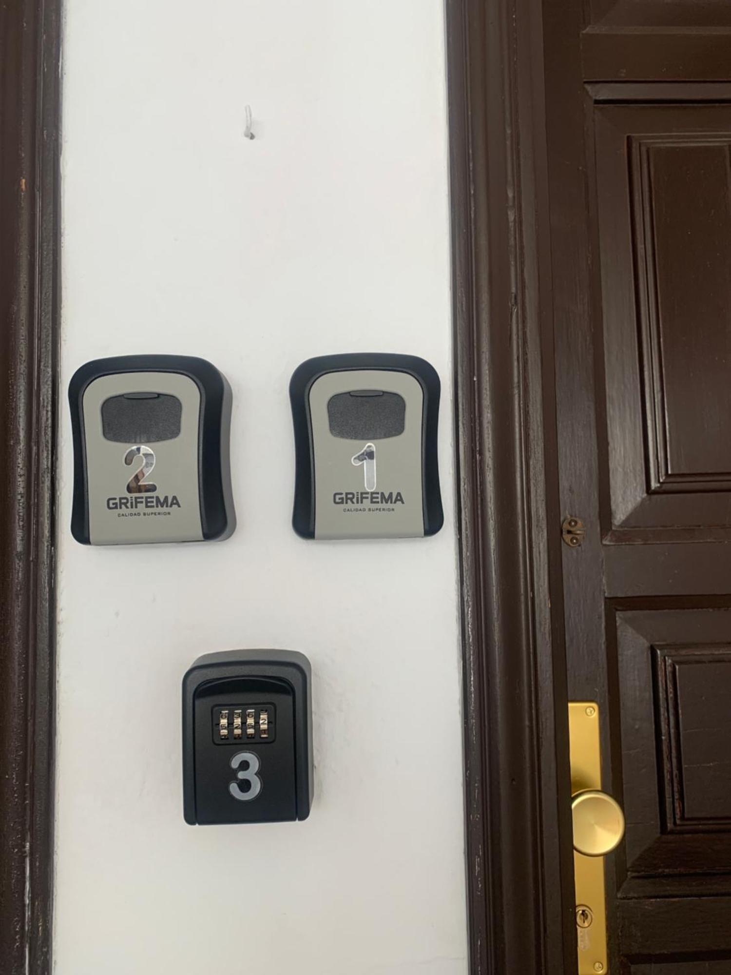 Habitaciones Privadas Cerca De La Playa Y Aeropuerto En Casa Compartida Con Otros Huespedes Playa Honda  Exterior foto