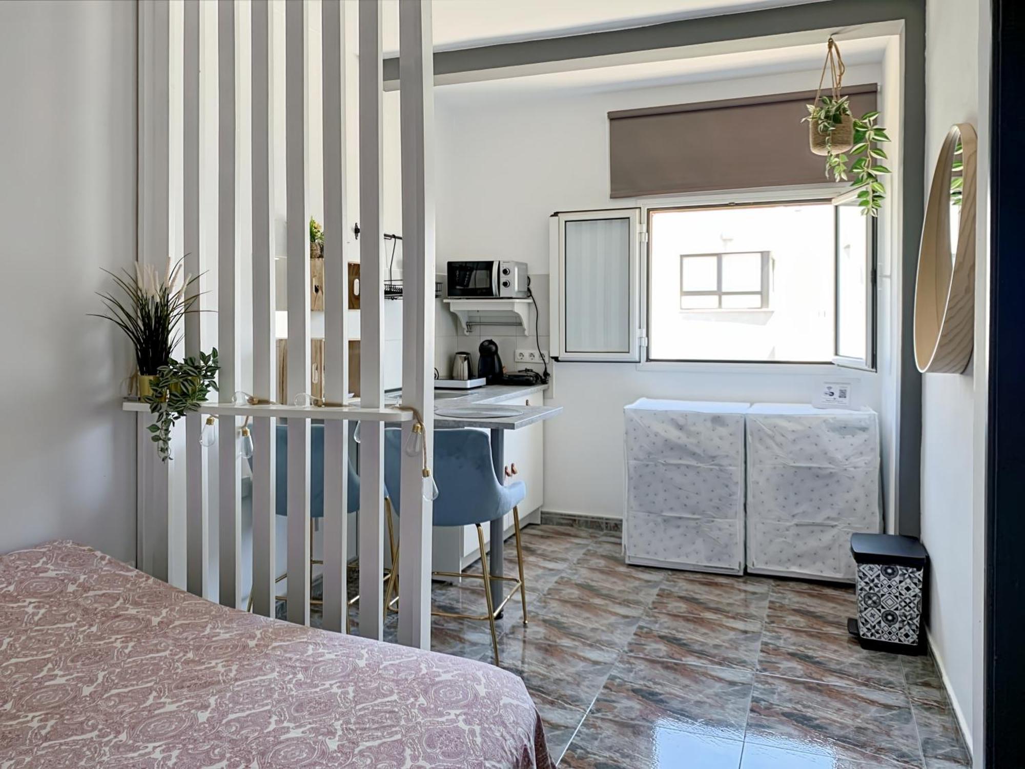 Habitaciones Privadas Cerca De La Playa Y Aeropuerto En Casa Compartida Con Otros Huespedes Playa Honda  Exterior foto